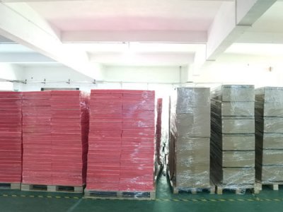 红色防静电珍珠棉型材一体、瓦楞纸箱